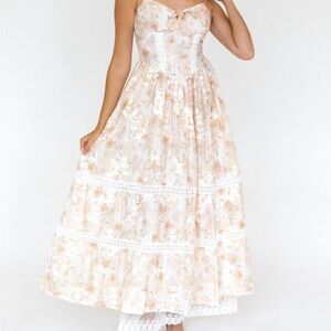 Chic Floral Maxi Dress in Cream